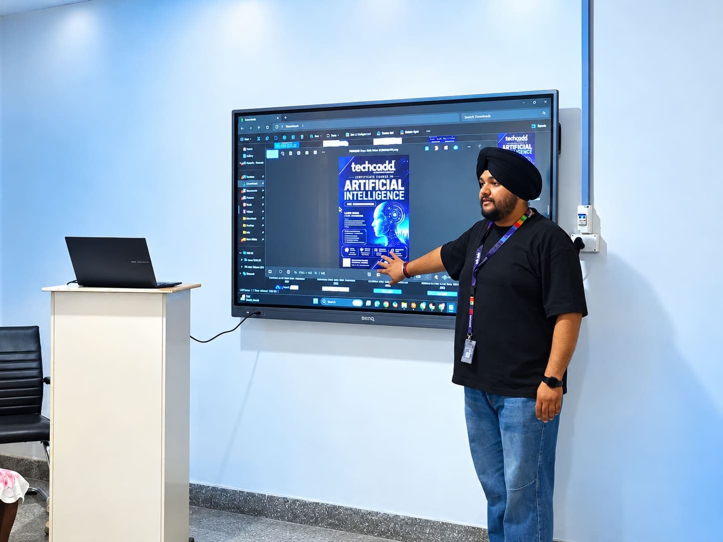 Trainer presenting the TechCADD Artificial Intelligence course