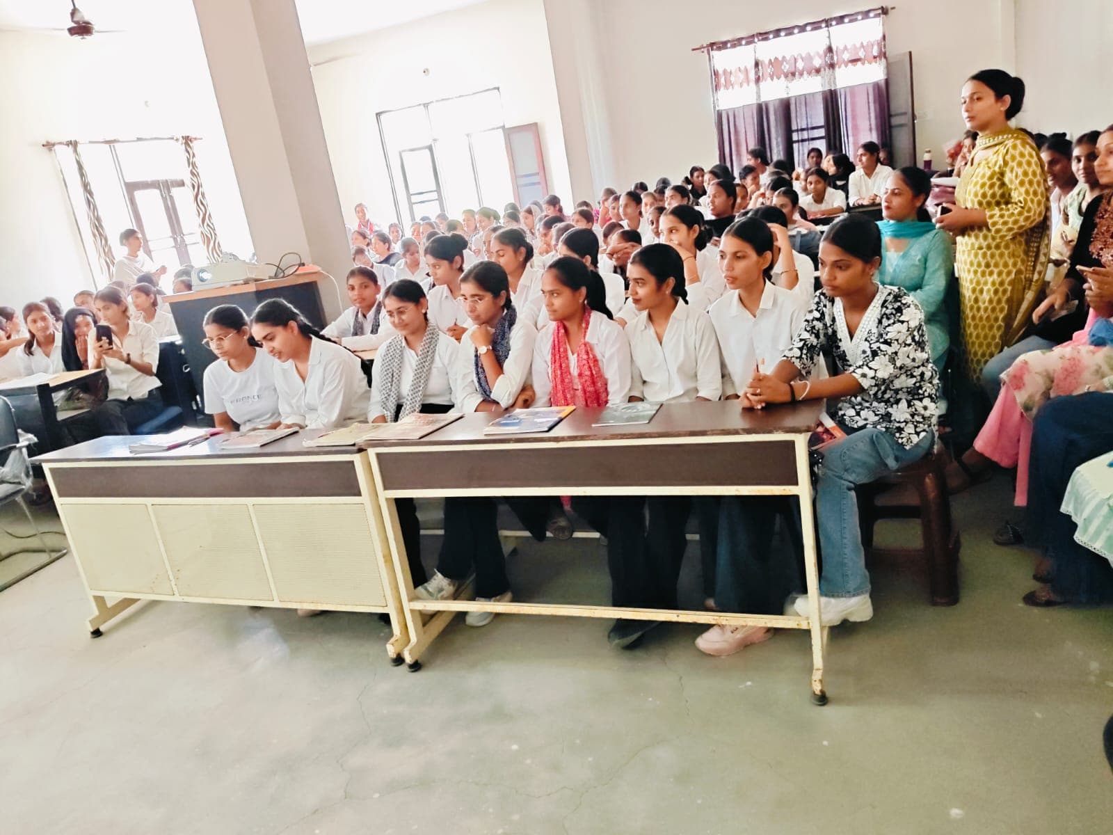 Faculty and students filling the hall at a techcadd campus session